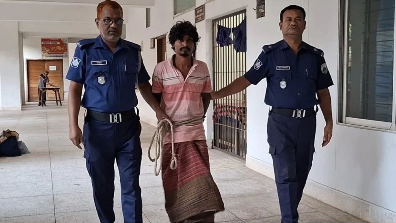 থানায় ঢুকে বাটাম দিয়ে পুলিশকে পেটালো যুবক, একদিন পর অভিযুক্ত গ্রেপ্তার