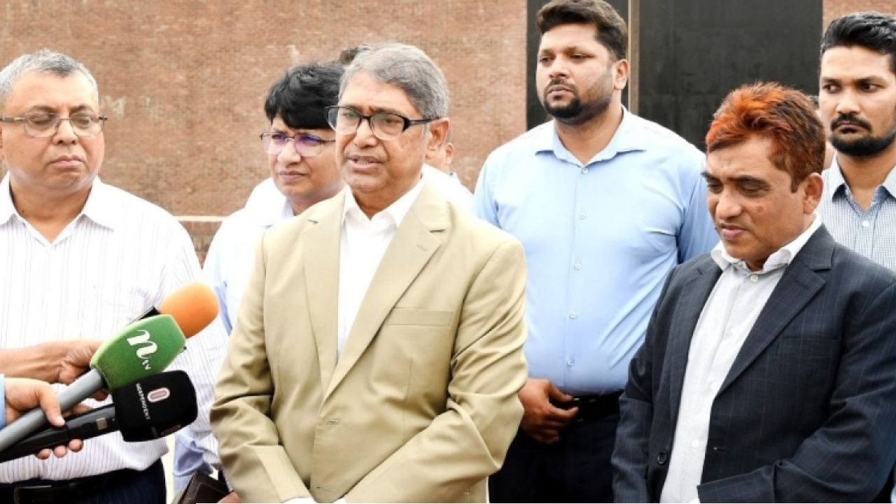 স্ত্রী-মেয়ে কবর খুঁড়ে মুক্তিযোদ্ধার দাফনের ঘটনা তদন্তে কমিটি হবে: মন্ত্রী