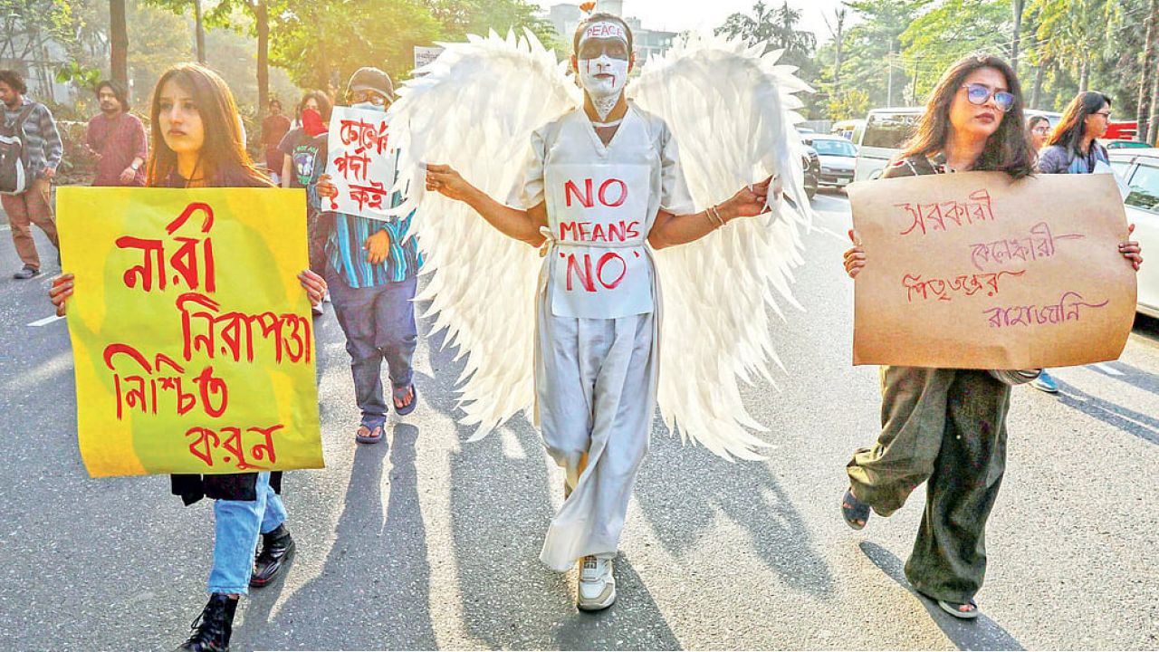 নারীর স্বাধীনতায় বাধা, কোন পথে হাঁটছে দেশ